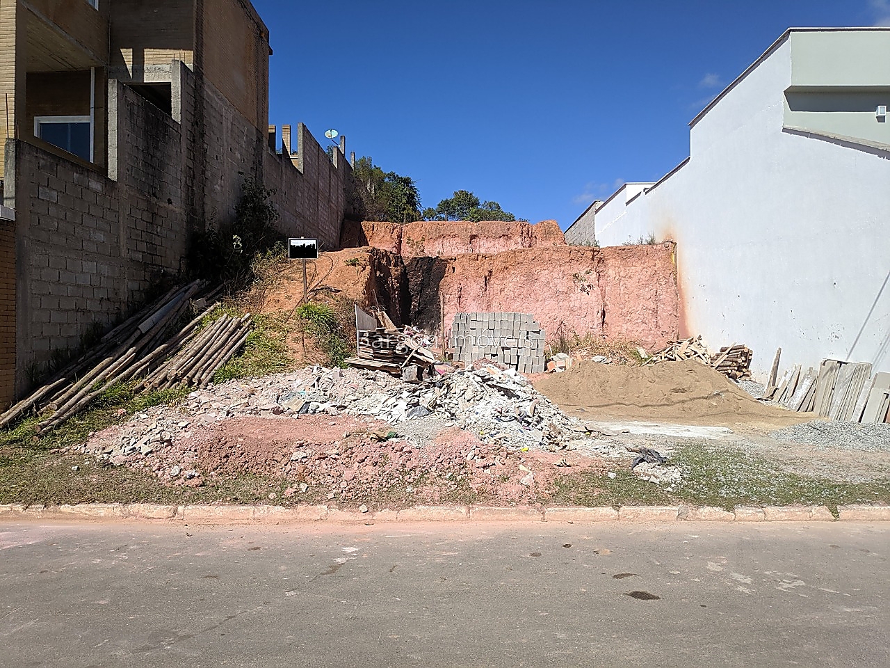 Excelente terreno em condomínio fechado no